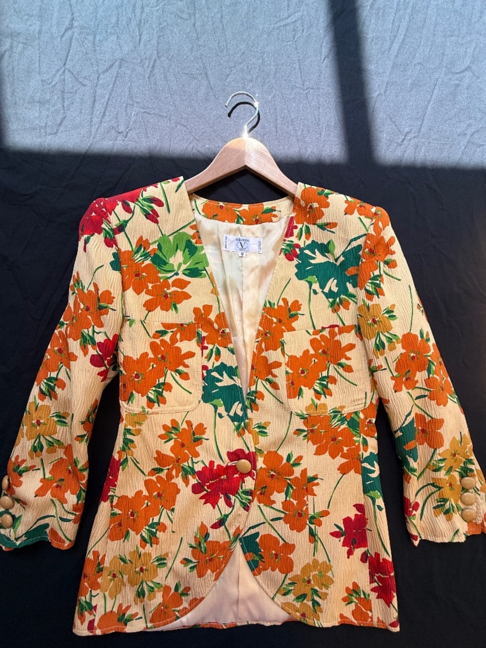 Valentino Miss V vintage cream floral silk jacket and skirt, made in Italy, US 8